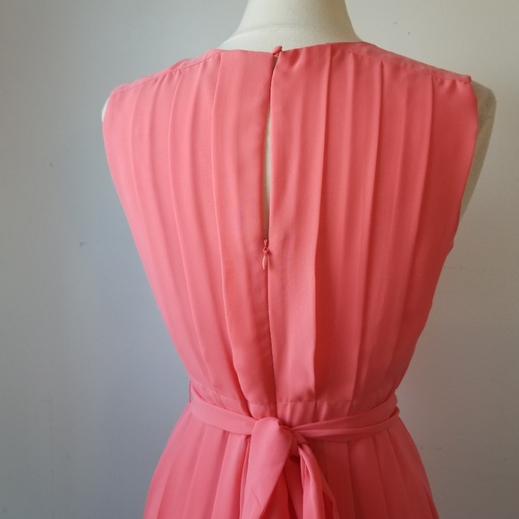 Ann Taylor Pleated dress Petite Size 6 - Picture 5 of 8